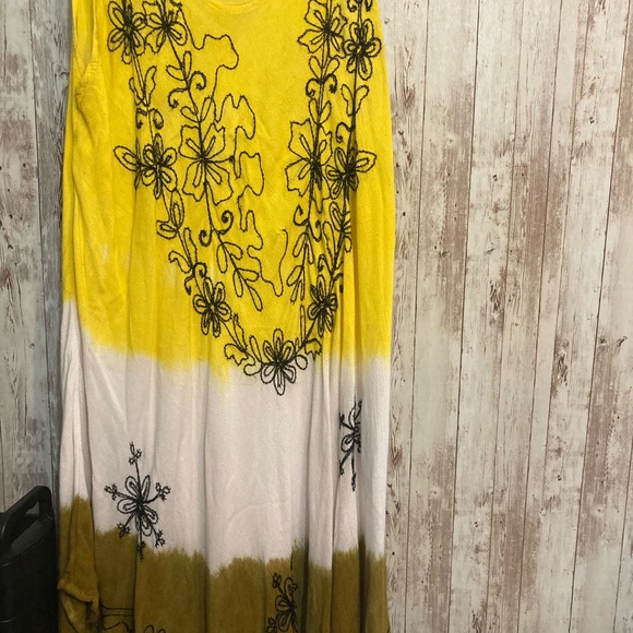 Dress - Picture 3 of 3